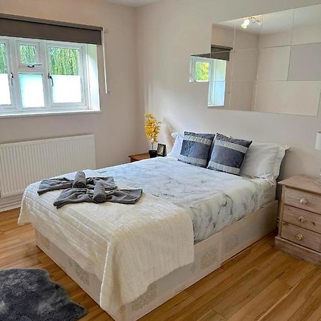 303 Alexandra Avenue Ha2 9Dx Apartment Pinner ภายนอก รูปภาพ