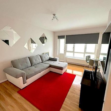 303 Alexandra Avenue Ha2 9Dx Apartment Pinner ภายนอก รูปภาพ